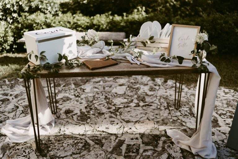 A close up of the table setting.